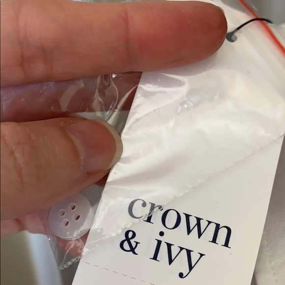 CROWN AND IVY...ladies popover top - Picture 7 of 9